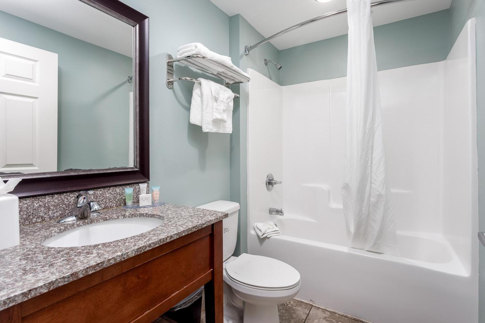 Queen Room,1682957114:JPEG