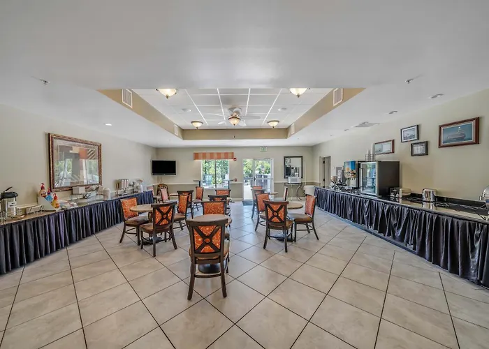 La Quinta By Wyndham Pcb Coastal Palms