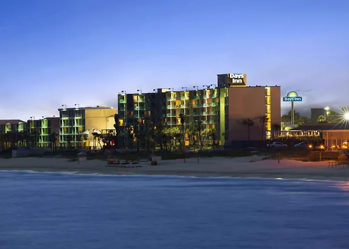 Jacuzzi hotel: Days Inn By Wyndham Panama City Beach Beachfront Resort